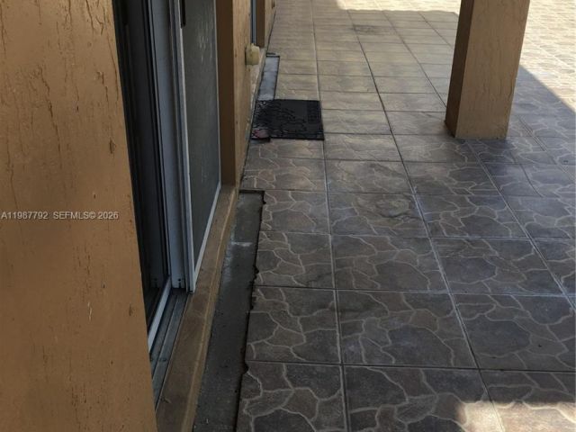 Дом в аренду по адресу 14512 SW 10th St - фото 7519420