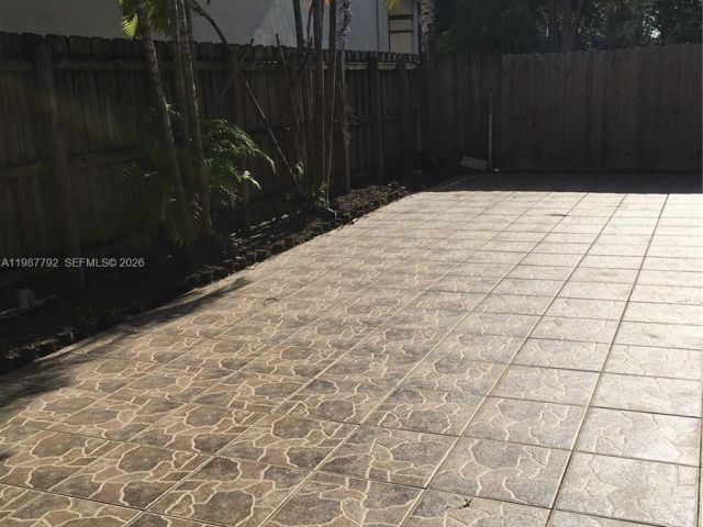 Дом в аренду по адресу 14512 SW 10th St - фото 7519421