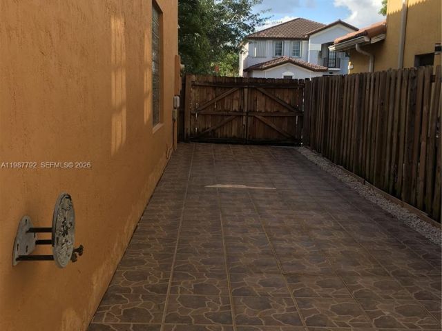 Дом в аренду по адресу 14512 SW 10th St - фото 7519423