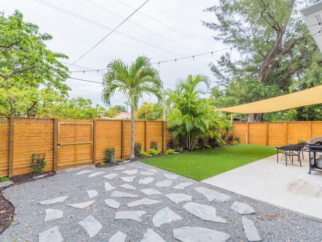 Продажа дома по адресу 44 NW 40th St - фото 7533606