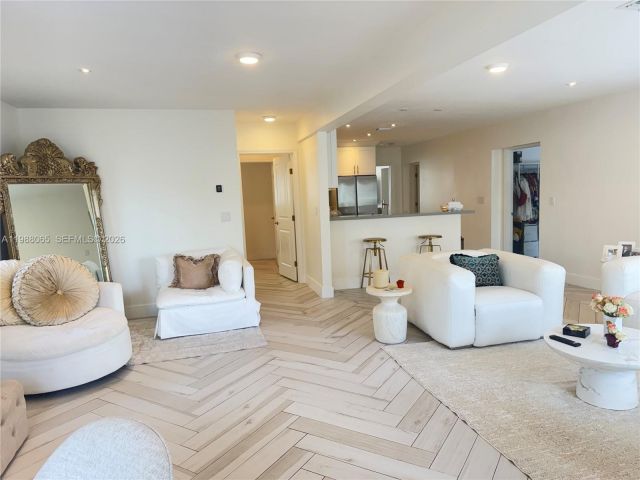 Продажа дома по адресу 44 NW 40th St - фото 7533611