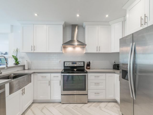 Продажа дома по адресу 44 NW 40th St - фото 7533613