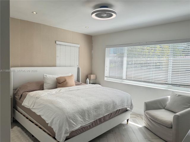 Продажа дома по адресу 44 NW 40th St - фото 7533614