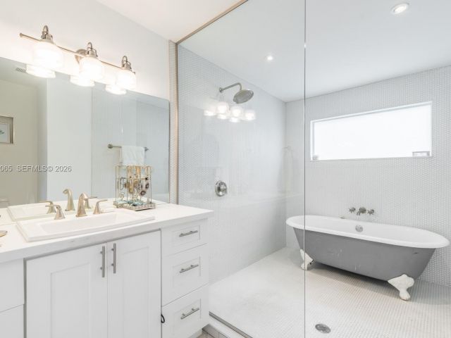 Продажа дома по адресу 44 NW 40th St - фото 7533615