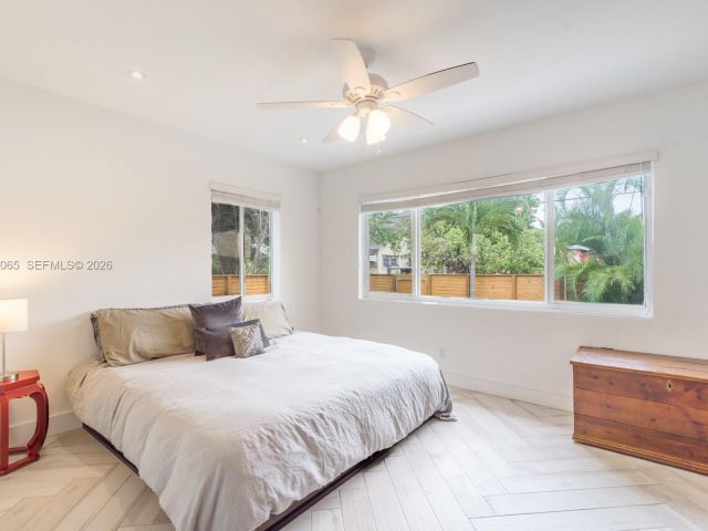 Продажа дома по адресу 44 NW 40th St - фото 7533616