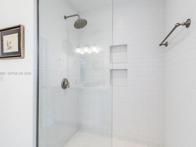 Продажа дома по адресу 44 NW 40th St - фото 7533618