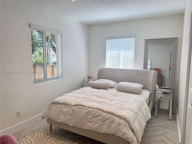 Продажа дома по адресу 44 NW 40th St - фото 7533619