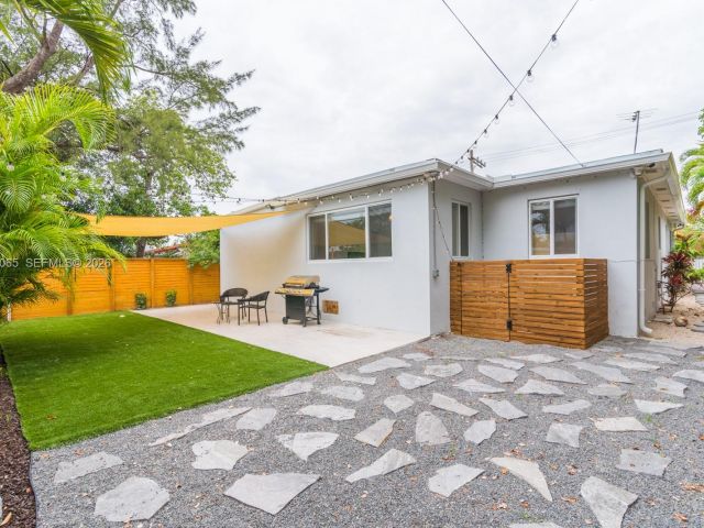 Продажа дома по адресу 44 NW 40th St - фото 7533621