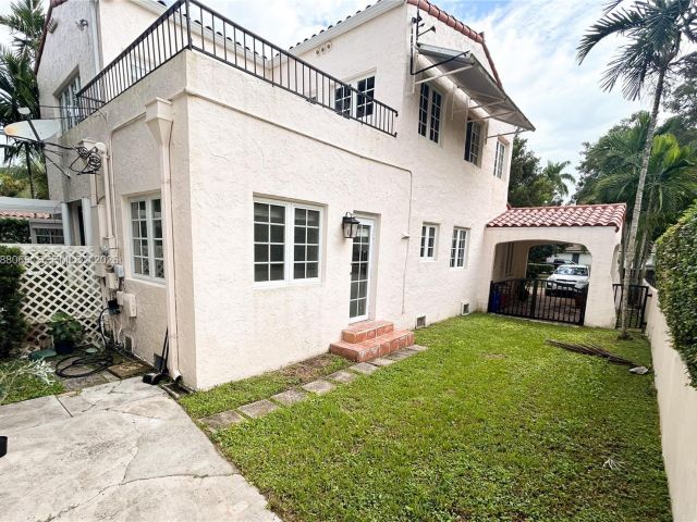 Дом в аренду по адресу 2504 Alhambra Cir 2504 - фото 7519904