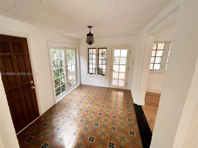 Дом в аренду по адресу 2504 Alhambra Cir 2504 - фото 7519906