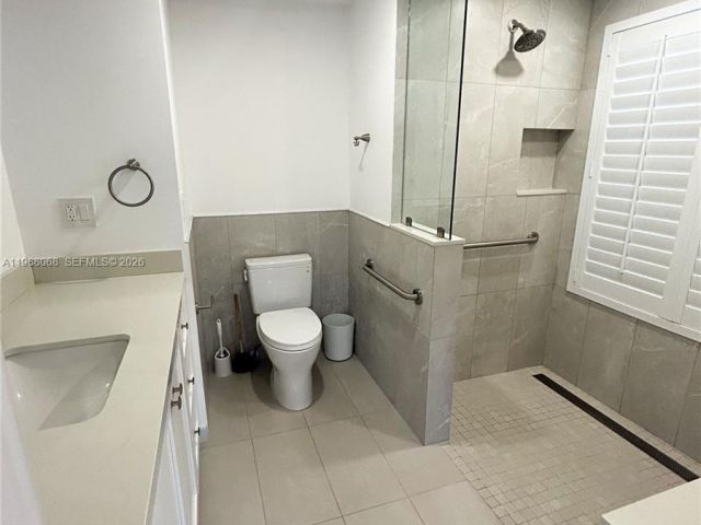 Дом в аренду по адресу 2504 Alhambra Cir 2504 - фото 7519918