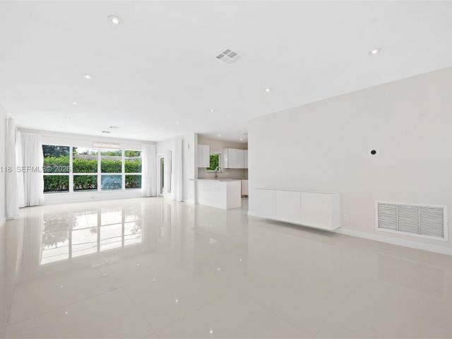 Продажа дома по адресу 1530 Zuleta Ave - фото 7533064