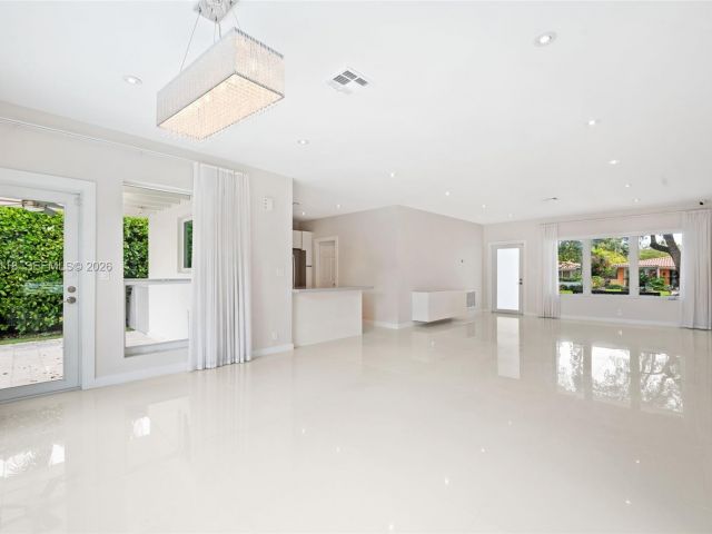 Продажа дома по адресу 1530 Zuleta Ave - фото 7533066