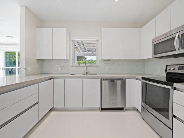 Продажа дома по адресу 1530 Zuleta Ave - фото 7533068