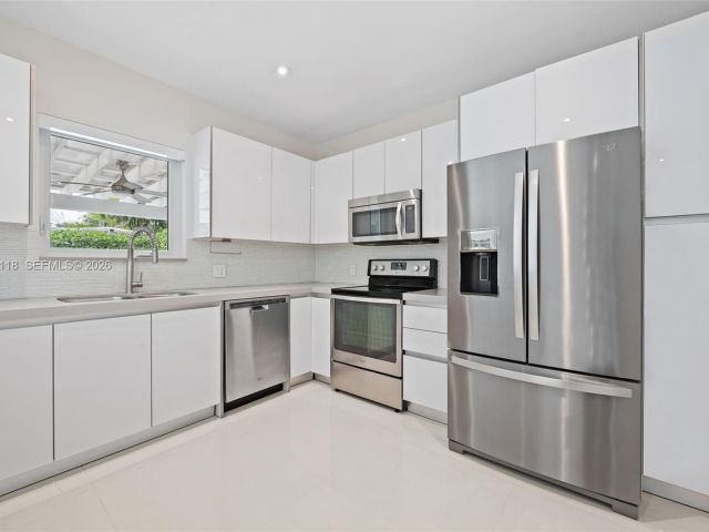 Продажа дома по адресу 1530 Zuleta Ave - фото 7533069