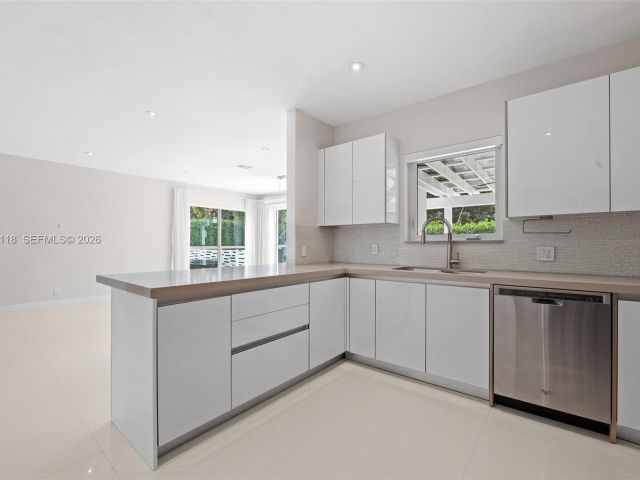 Продажа дома по адресу 1530 Zuleta Ave - фото 7533070