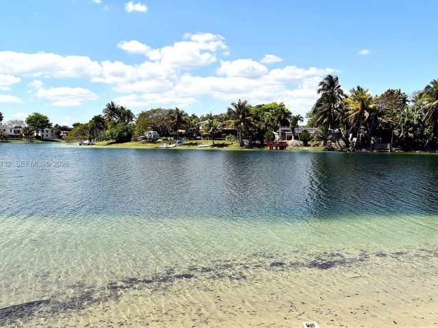 Продажа дома по адресу 13949 SW 84th St 801 - фото 7519872