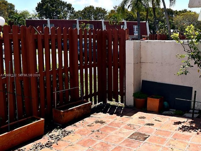 Продажа дома по адресу 13949 SW 84th St 801 - фото 7519876