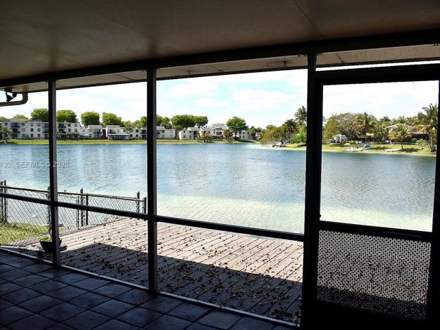 Продажа дома по адресу 13949 SW 84th St 801 - фото 7519879