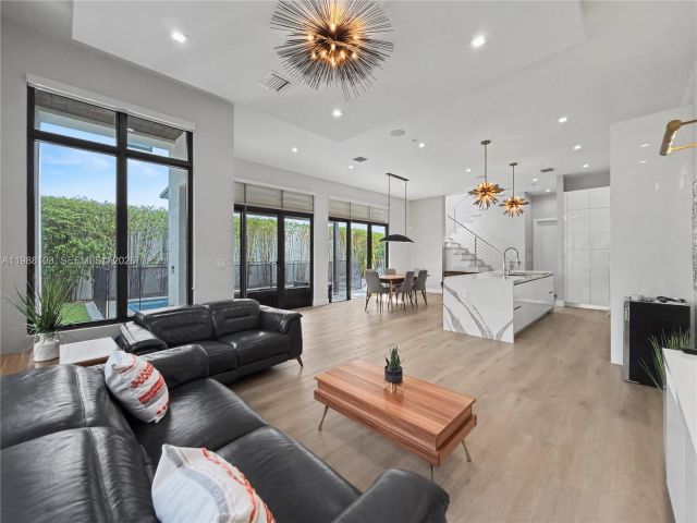 Дом в аренду по адресу 8222 NW 51 TER 8222 - фото 7521735