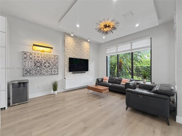 Дом в аренду по адресу 8222 NW 51 TER 8222 - фото 7521738