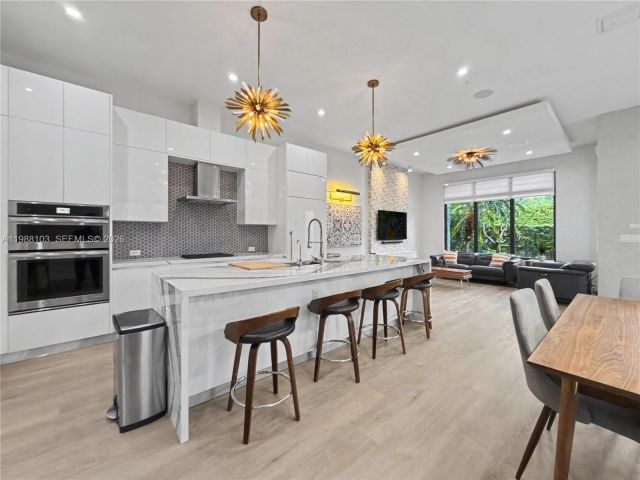 Дом в аренду по адресу 8222 NW 51 TER 8222 - фото 7521740