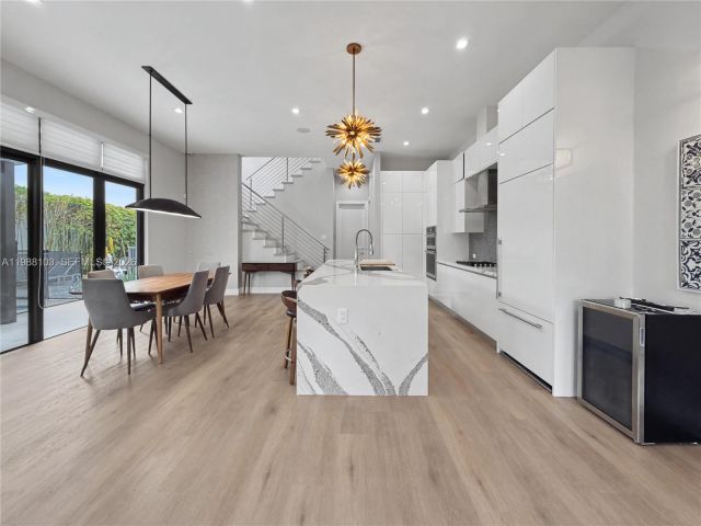 Дом в аренду по адресу 8222 NW 51 TER 8222 - фото 7521744