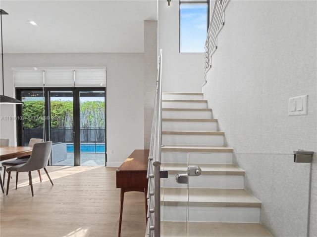 Дом в аренду по адресу 8222 NW 51 TER 8222 - фото 7521746