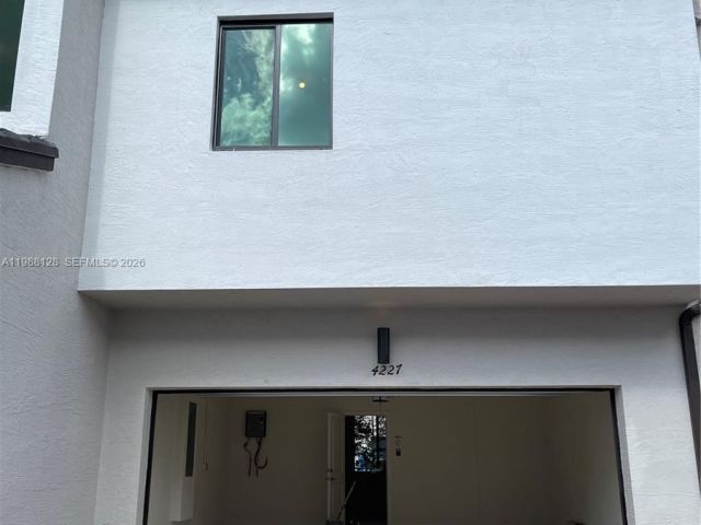 Дом в аренду по адресу 4227 NW 83rd Ave - фото 7519778