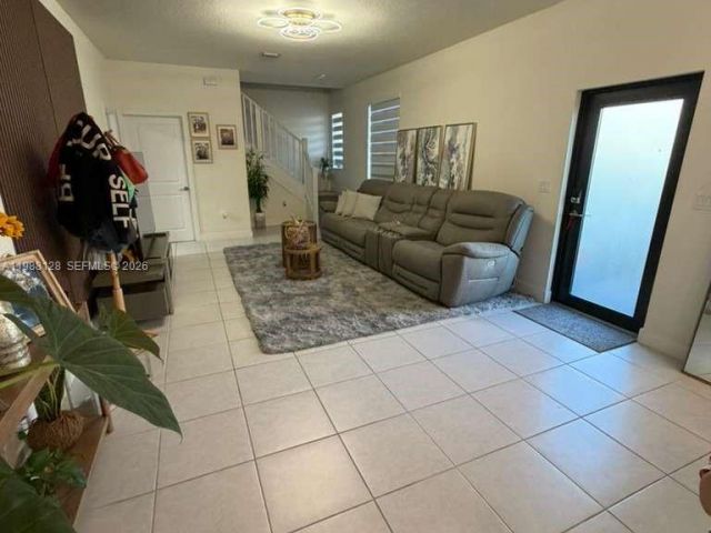 Дом в аренду по адресу 4227 NW 83rd Ave - фото 7519780