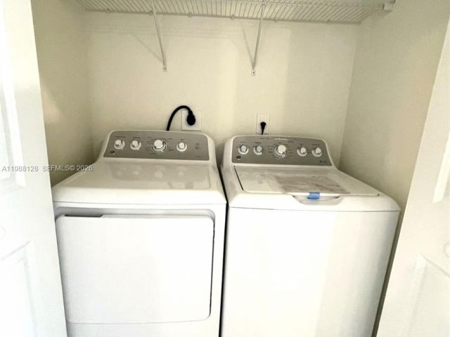 Дом в аренду по адресу 4227 NW 83rd Ave - фото 7519781