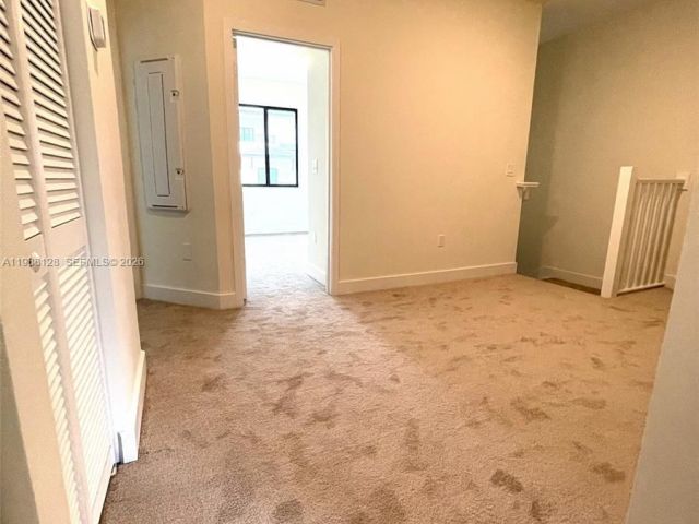 Дом в аренду по адресу 4227 NW 83rd Ave - фото 7519782