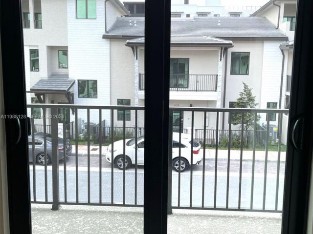 Дом в аренду по адресу 4227 NW 83rd Ave - фото 7519784