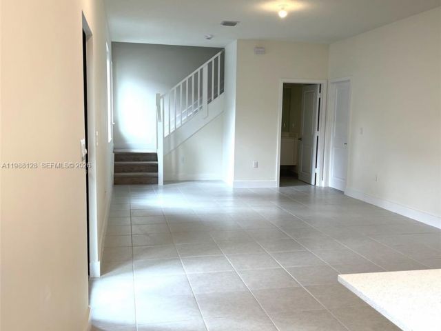 Дом в аренду по адресу 4227 NW 83rd Ave - фото 7519787