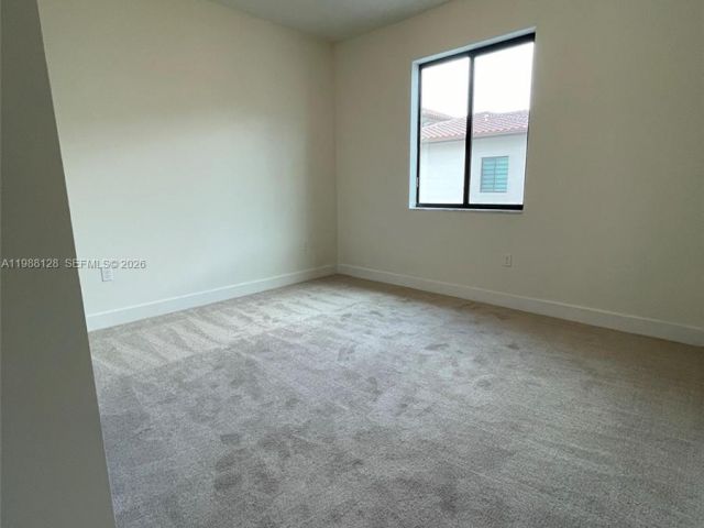 Дом в аренду по адресу 4227 NW 83rd Ave - фото 7519793