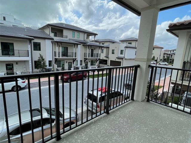 Дом в аренду по адресу 4227 NW 83rd Ave - фото 7519794