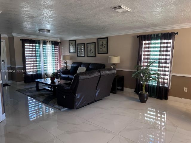 Продажа дома по адресу 3379 NW 198th Terrace - фото 7521699