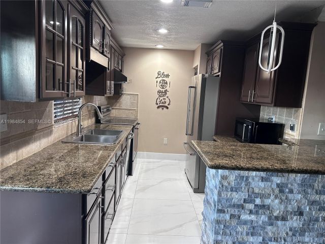 Продажа дома по адресу 3379 NW 198th Terrace - фото 7521705