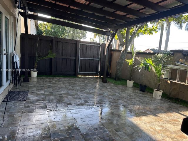 Продажа дома по адресу 3379 NW 198th Terrace - фото 7521712