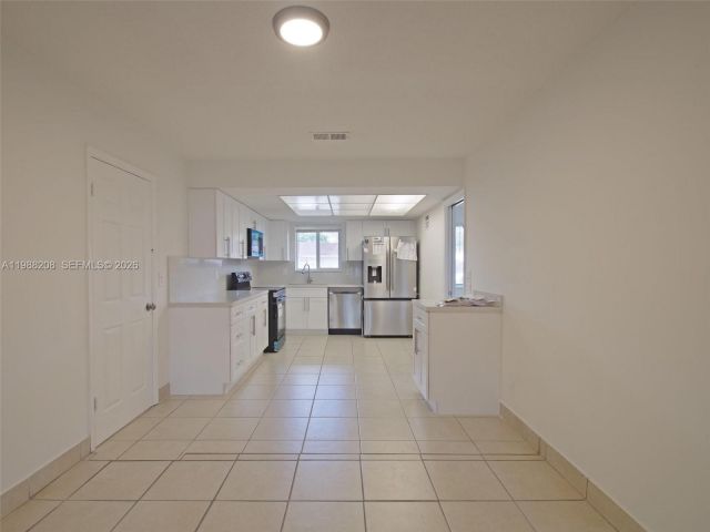 Дом в аренду по адресу 5510 Johnson St - фото 7521256