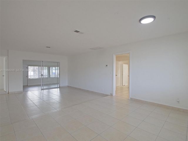 Дом в аренду по адресу 5510 Johnson St - фото 7521257