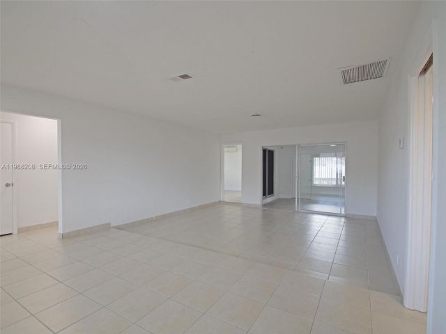 Дом в аренду по адресу 5510 Johnson St - фото 7521258