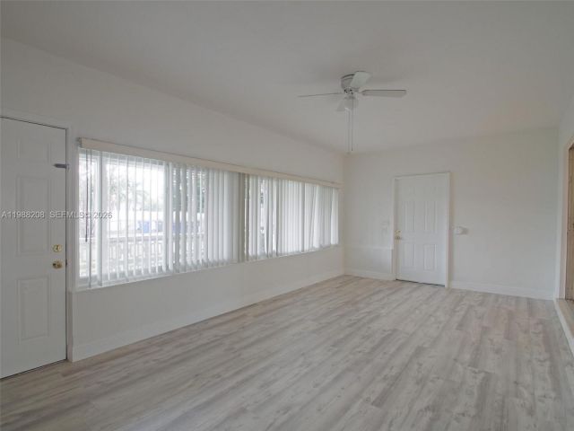 Дом в аренду по адресу 5510 Johnson St - фото 7521260