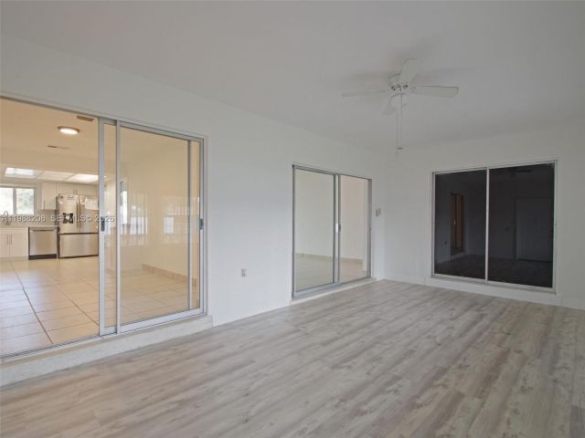 Дом в аренду по адресу 5510 Johnson St - фото 7521261