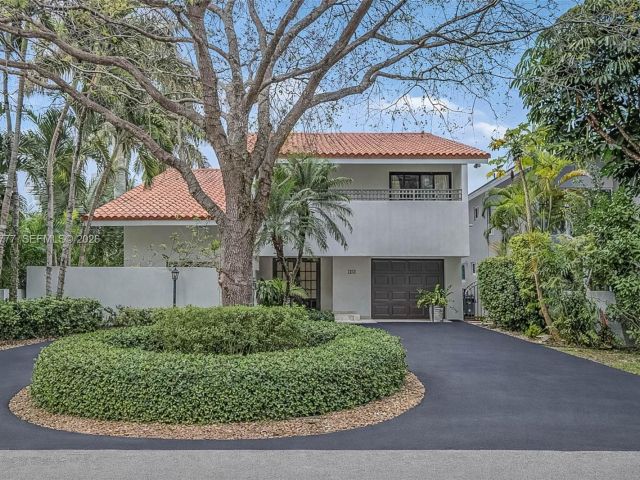 Продажа дома по адресу 4950 San Amaro Dr - фото 7520168