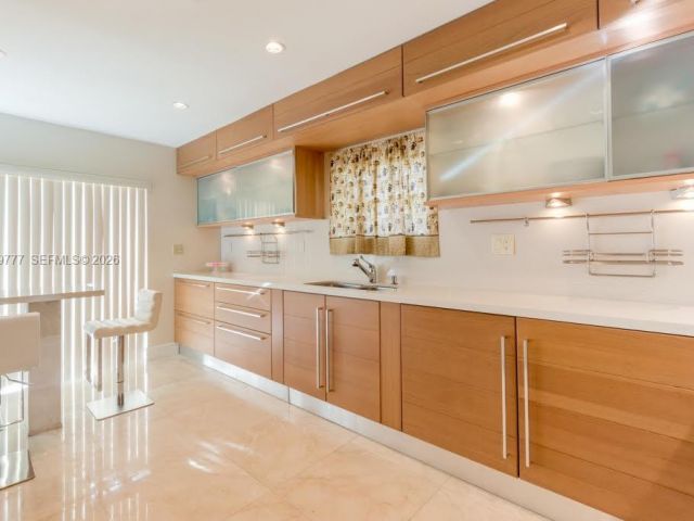 Продажа дома по адресу 4950 San Amaro Dr - фото 7520171