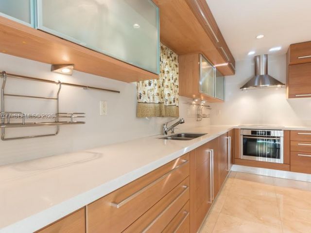 Продажа дома по адресу 4950 San Amaro Dr - фото 7520172