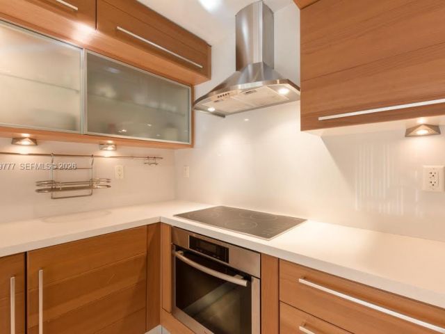 Продажа дома по адресу 4950 San Amaro Dr - фото 7520173