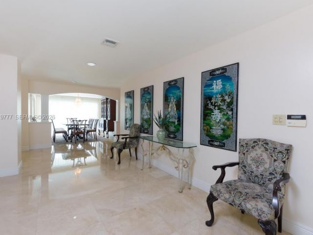 Продажа дома по адресу 4950 San Amaro Dr - фото 7520175