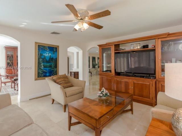 Продажа дома по адресу 4950 San Amaro Dr - фото 7520178